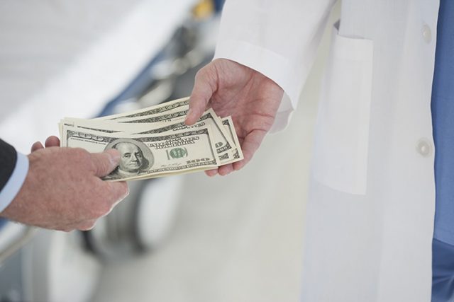 medici sanatate bani donatii